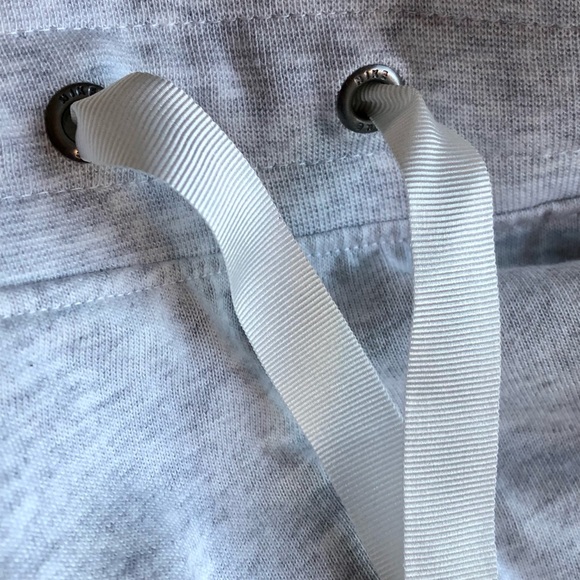 Nike brand New soft cropped pants💖 - Picture 4 of 11